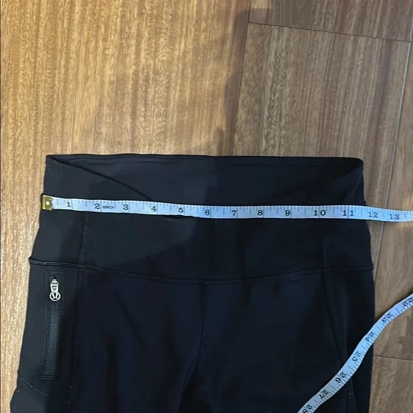 Lululemon crop atheltic pants with zip pocket - Picture 8 of 11
